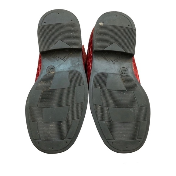 Solaria Red Embossed Mary Jane Shoes - Picture 5 of 6